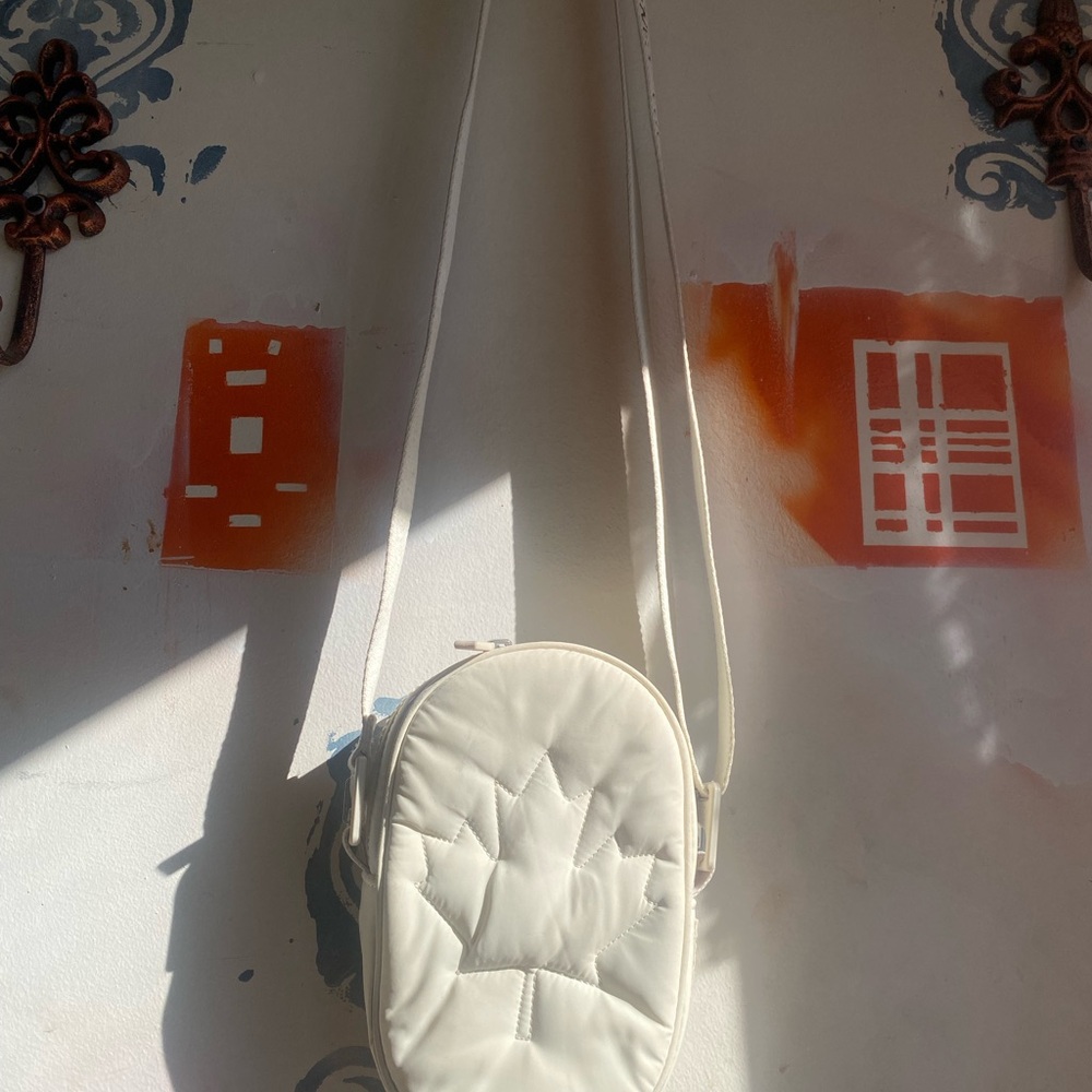 Lulu lemon team Canada White Quilted Shoulder Bag